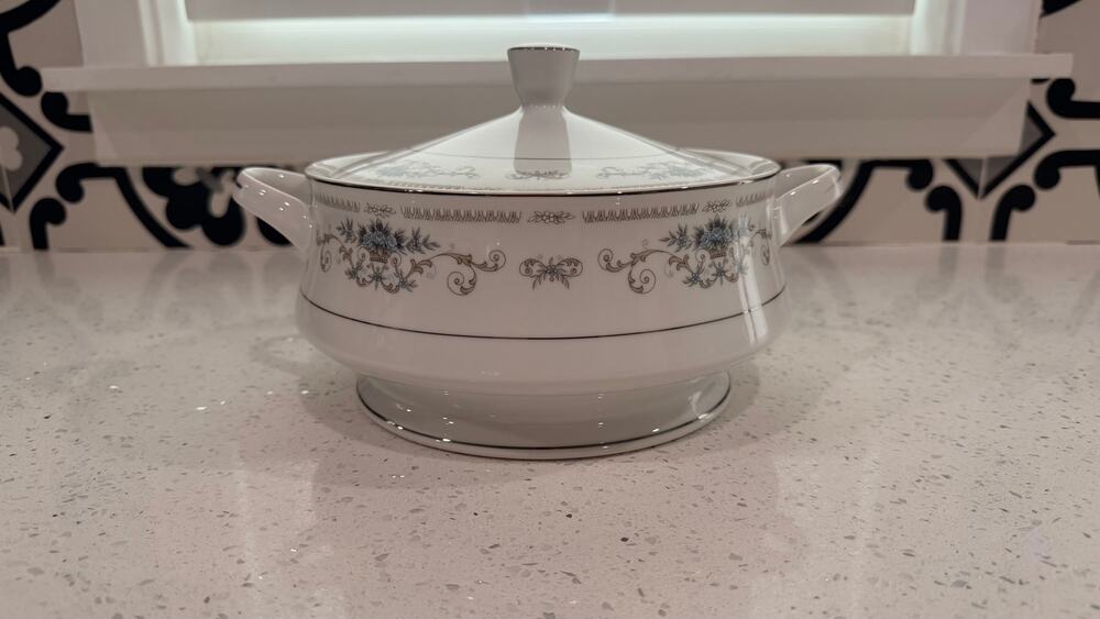 Vintage Wade Diane Fine China Japan Covered Vegetable Bowl Lid 7 3/4"